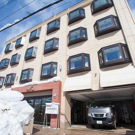 M Hotel Кучан Екстериор снимка